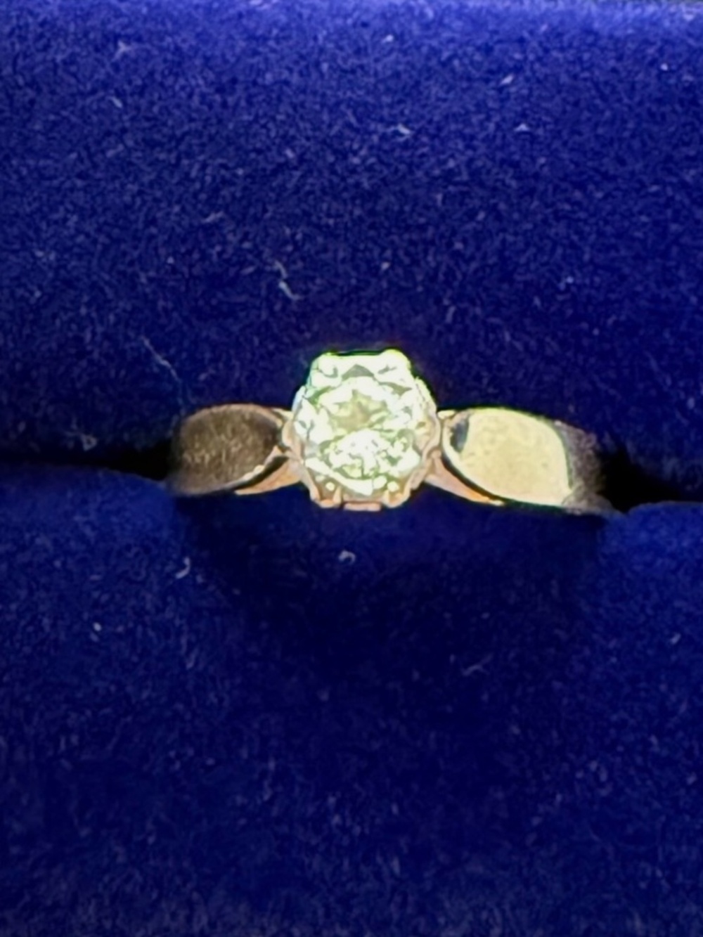 750/18K Yellow Gold Diamond Ring Solitaire Diamond Round Cut 0.15 ct Size 5.5 - Picture 2 of 12